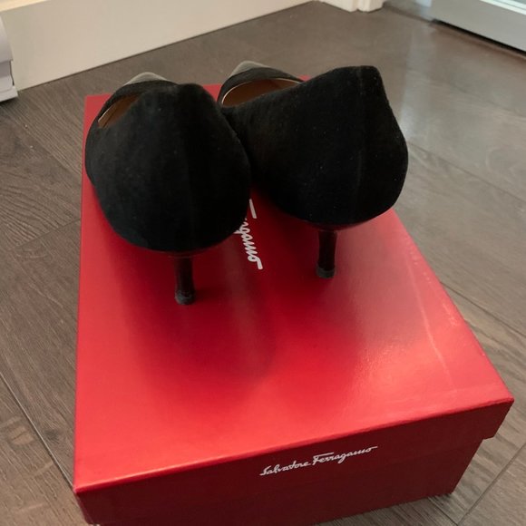 SALVATORE FERRAGAMO POINTY SUEDE PUMPS SIZE 7 C - Picture 4 of 14